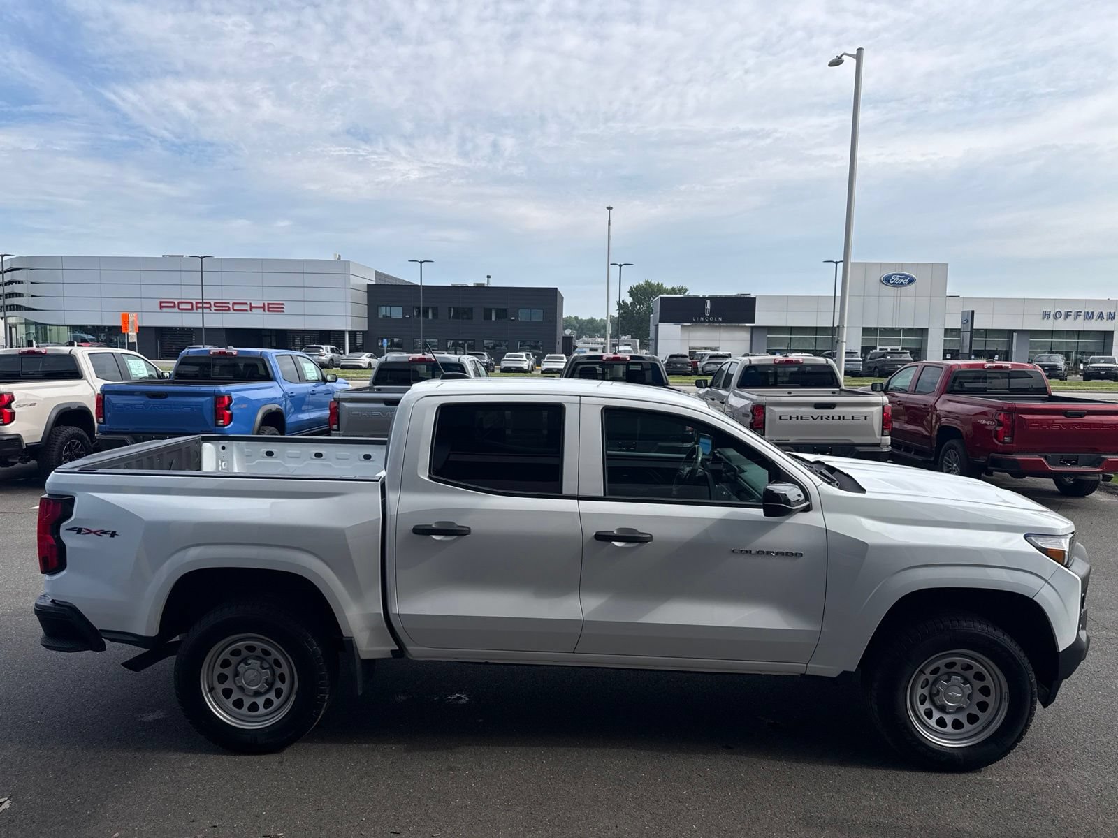 Used 2023 Chevrolet Colorado W/T w/ WT Convenience Package II AWD/4WD image 5