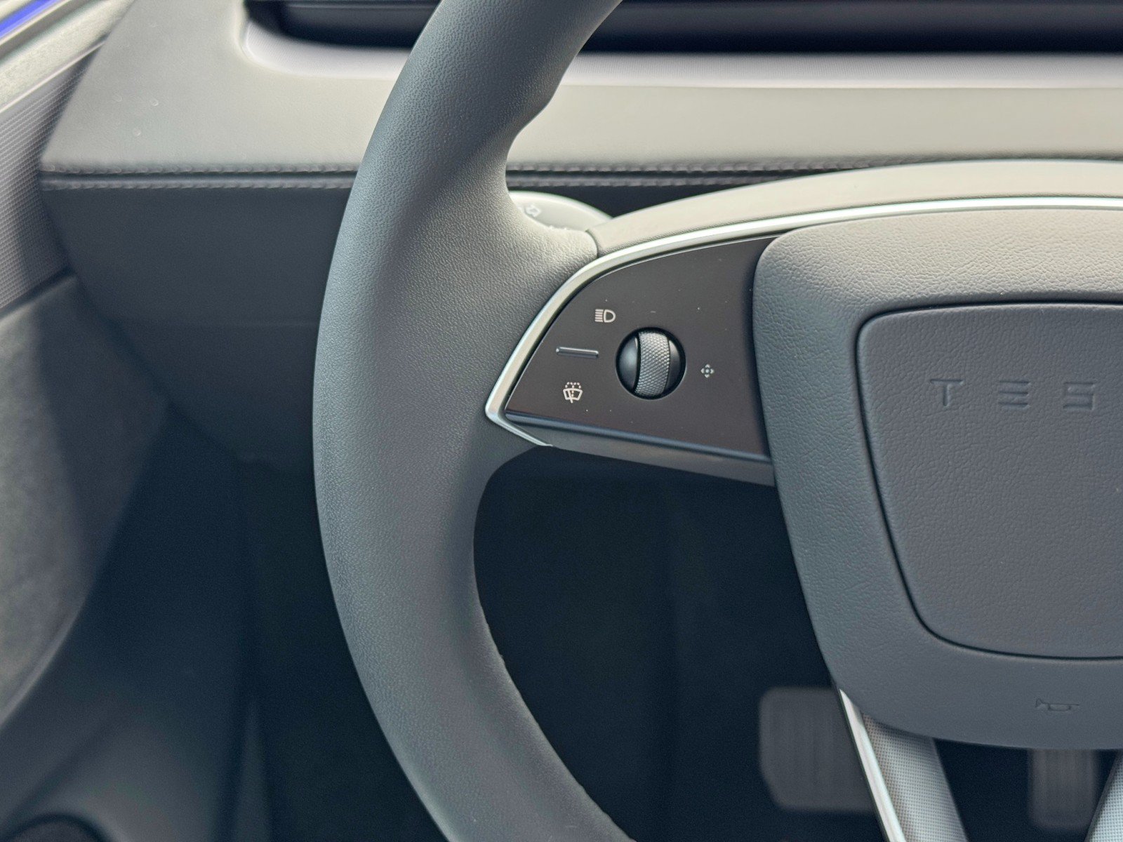 Used 2026 Tesla Model Y 2WD image 19