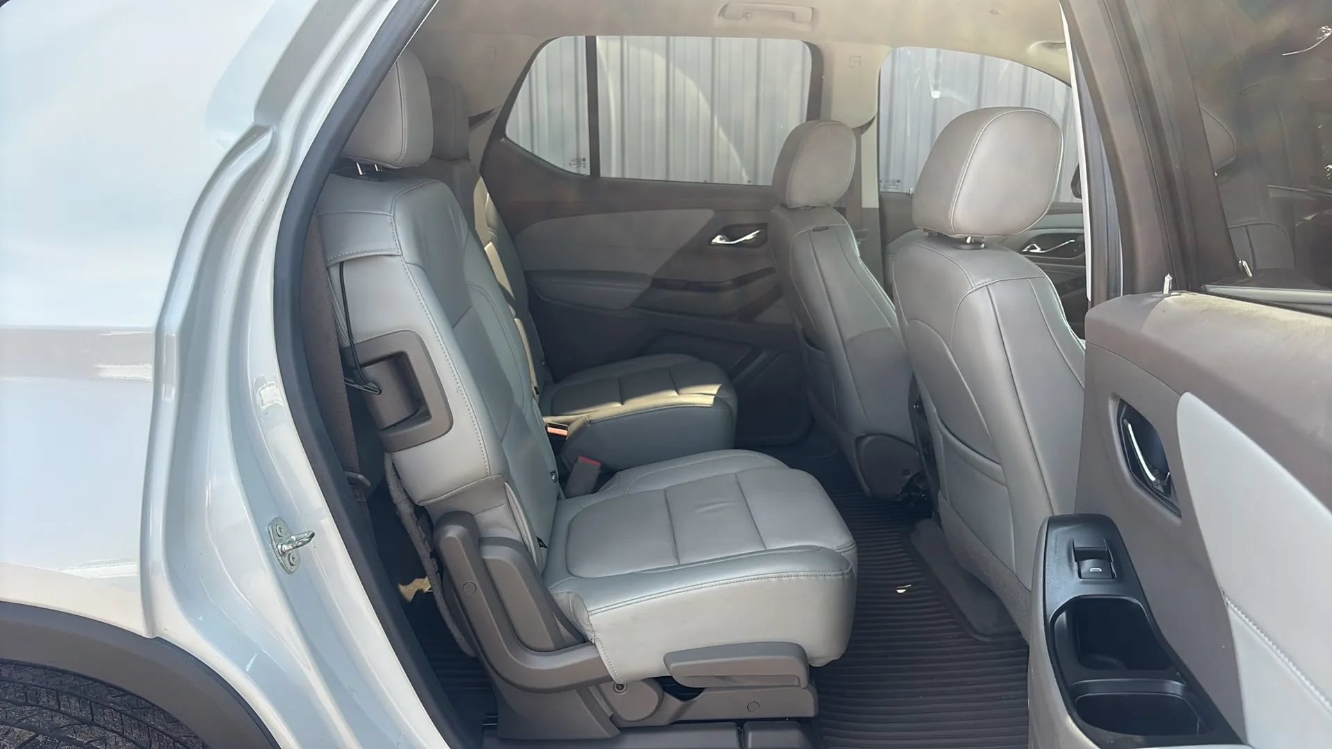 Used 2020 Chevrolet Traverse LT w/ LT Premium Package AWD/4WD image 17