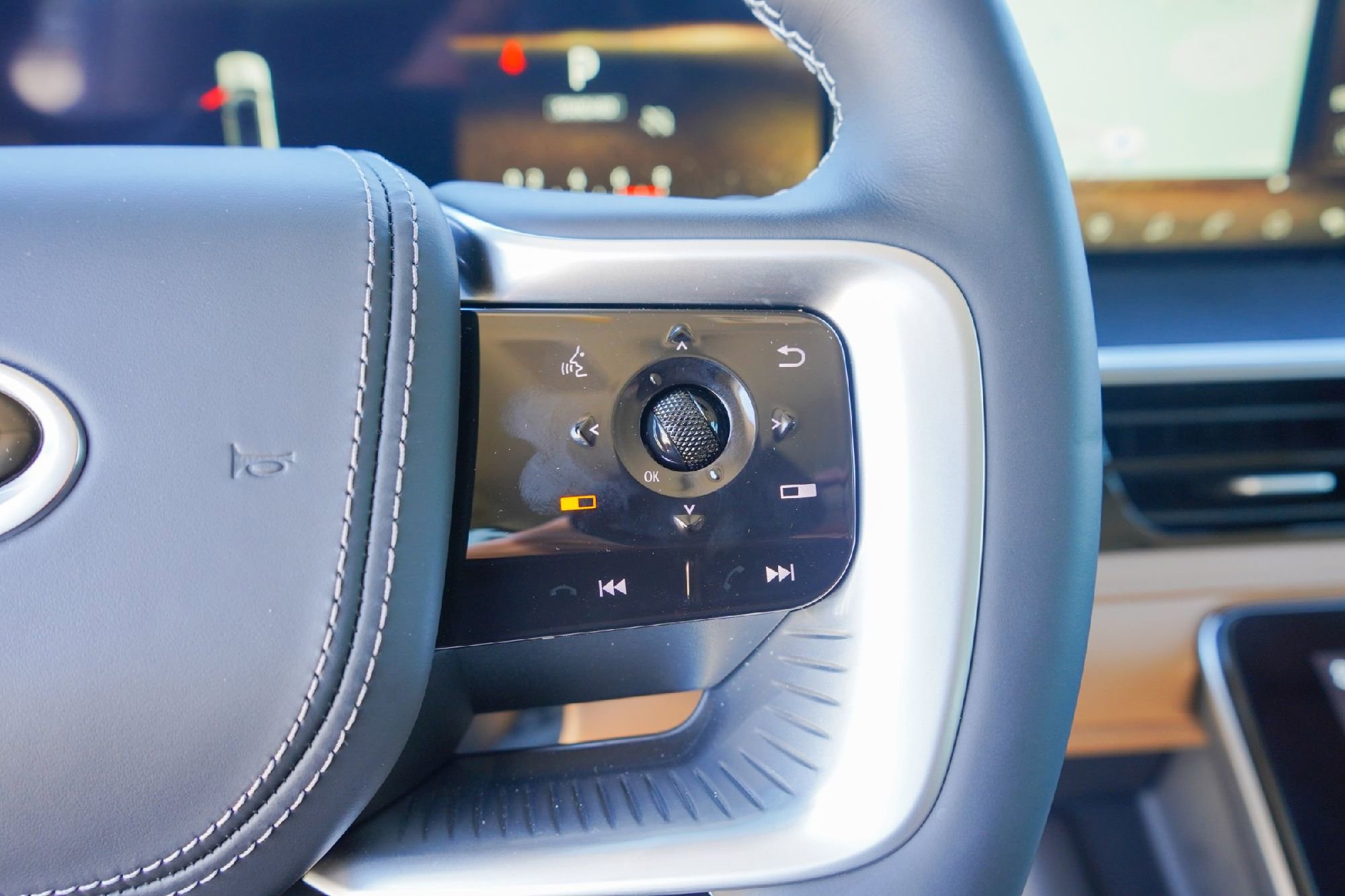 Certified 2025 INFINITI QX80 Sensory image 11