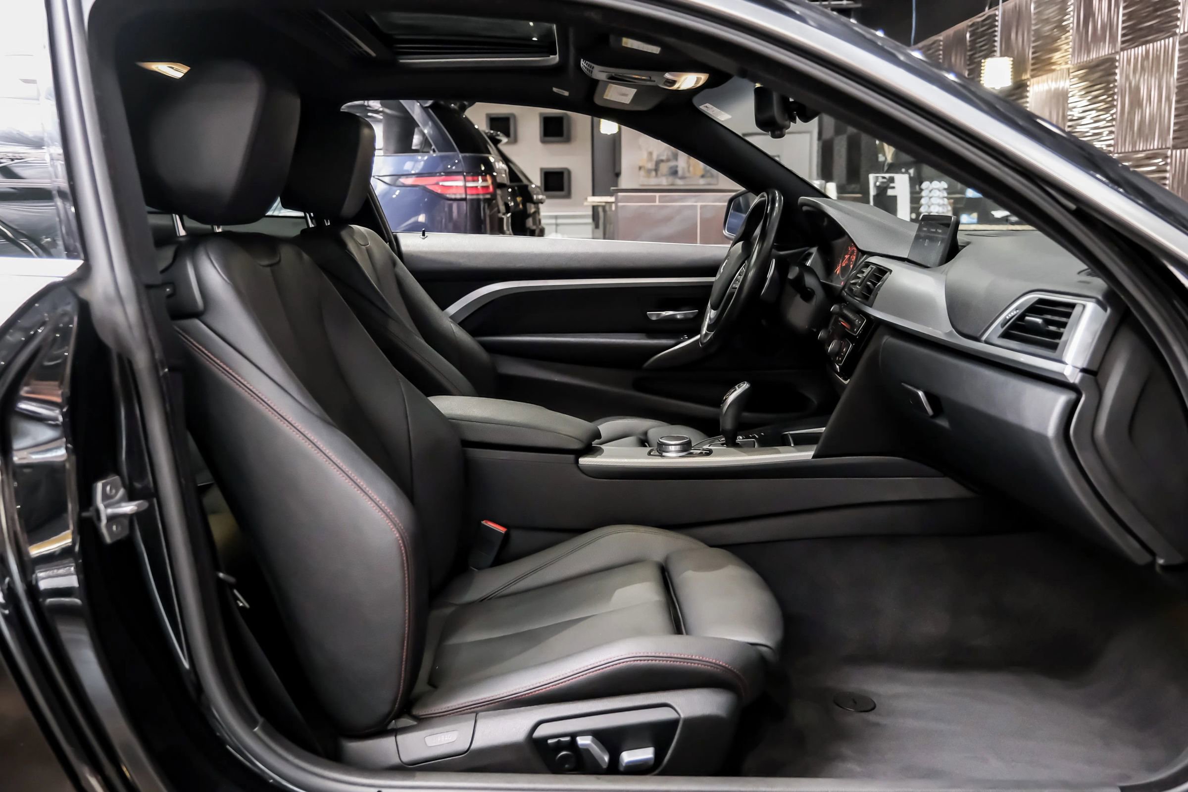 Used 2019 BMW 430i xDrive Coupe w/ Convenience Package image 32