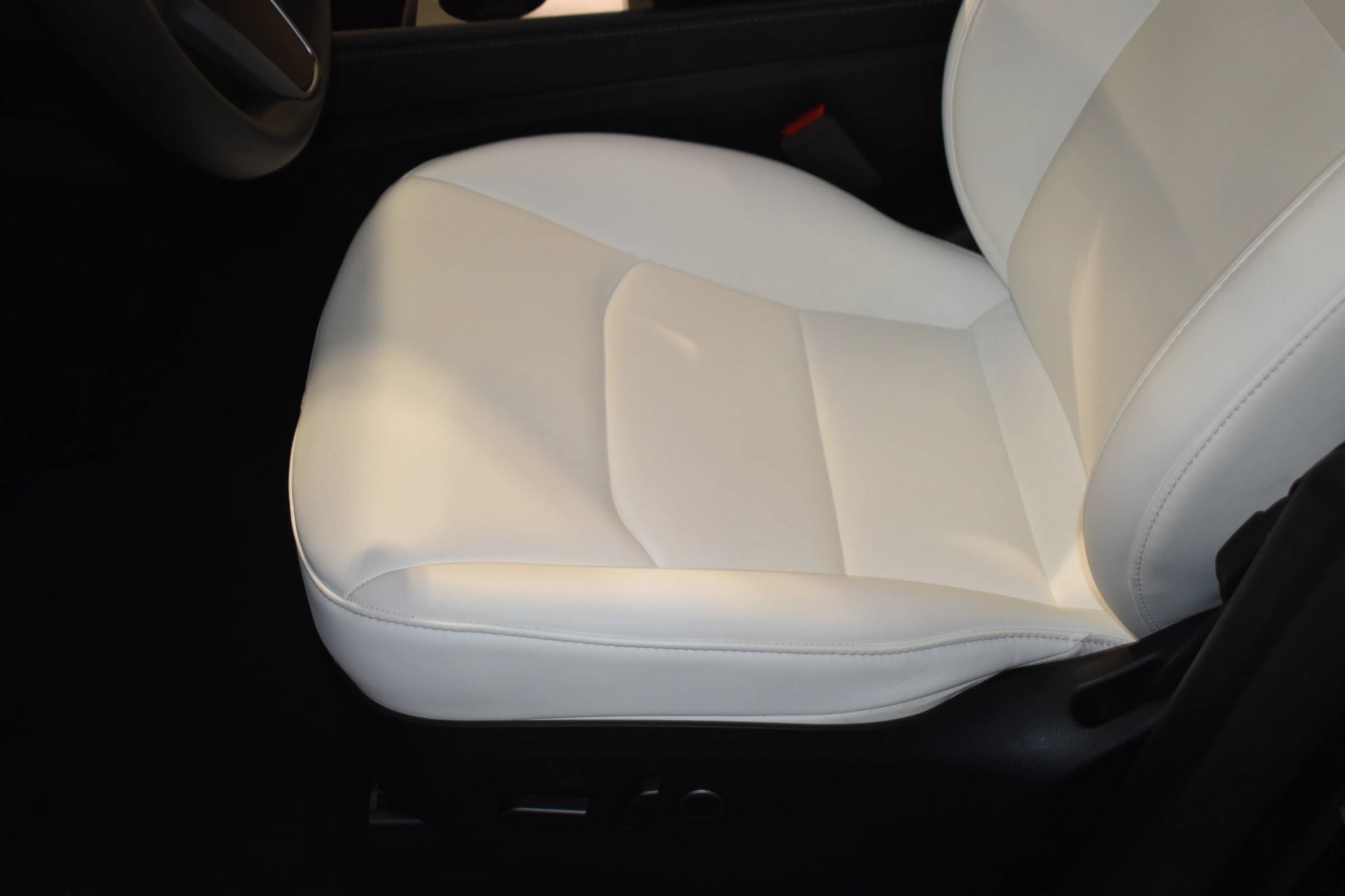 Used 2024 Tesla Model Y Performance AWD/4WD image 12