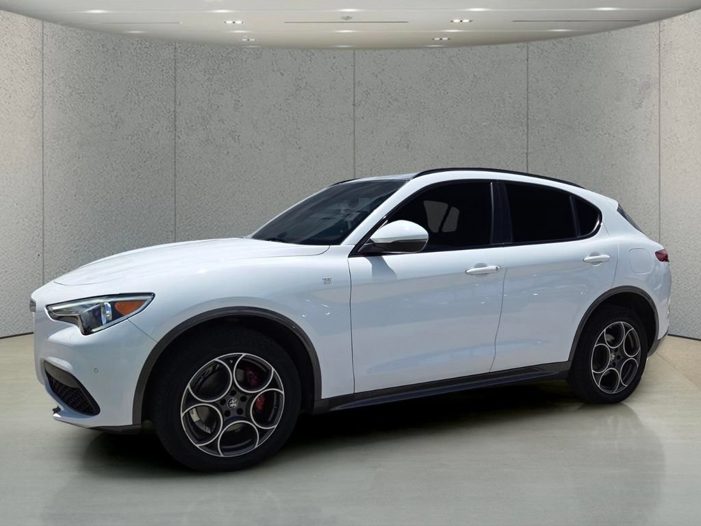 Used 2022 Alfa Romeo Stelvio Ti AWD/4WD image 10