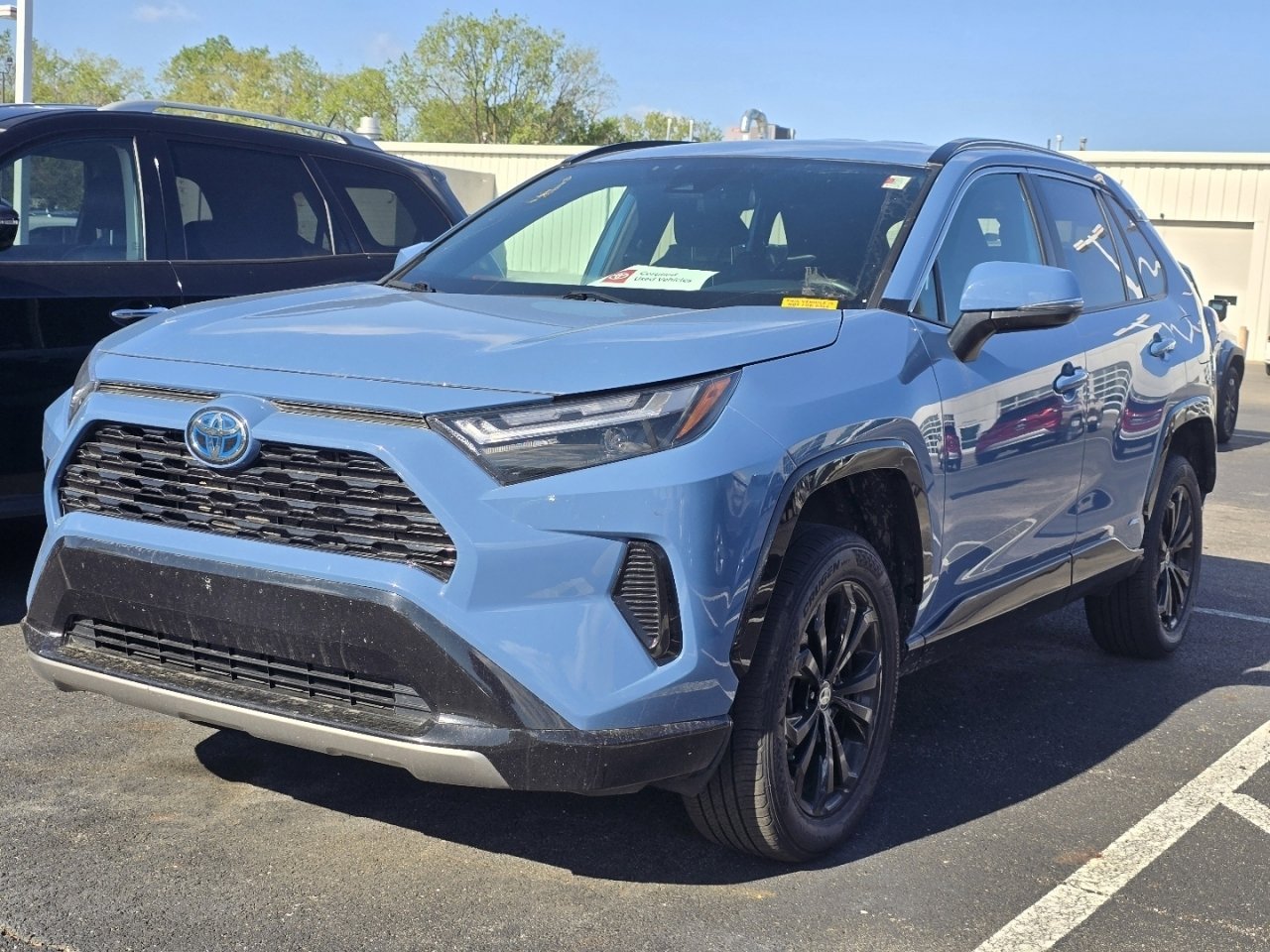 Used 2024 Toyota RAV4 SE image 3