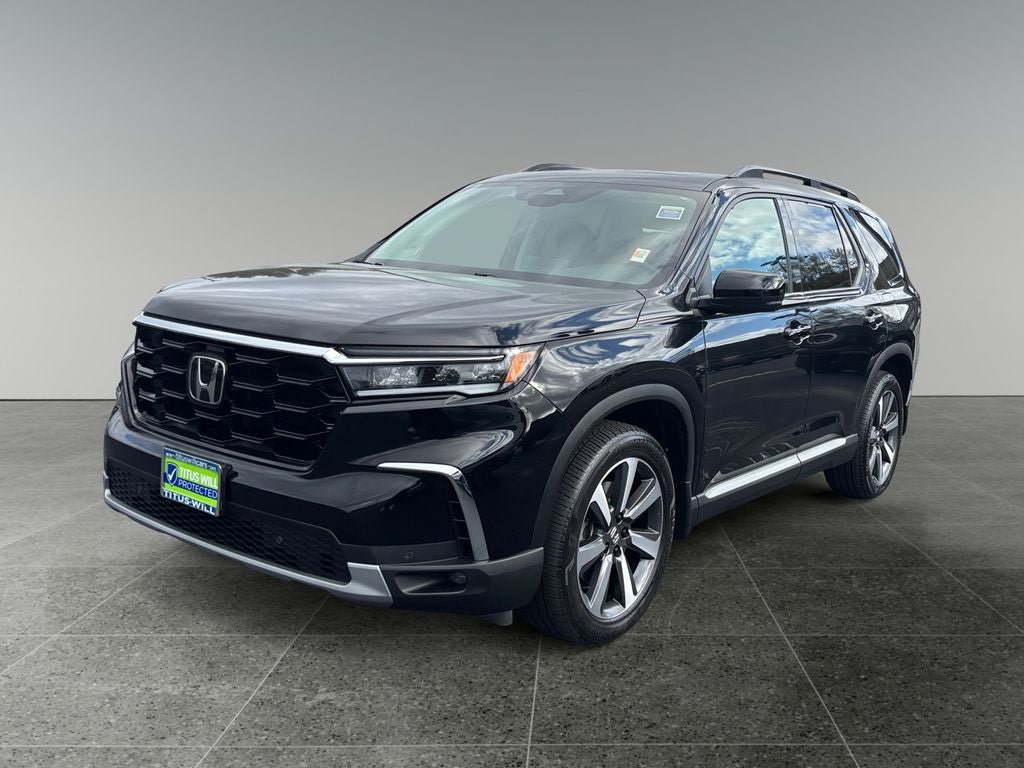 Used 2023 Honda Pilot Touring image 3