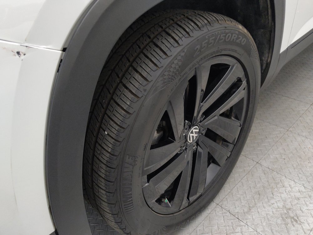 Used 2022 Volkswagen Atlas Cross Sport SE FWD image 31