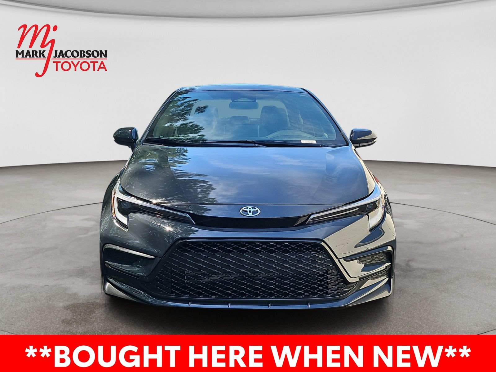 Used 2025 Toyota Corolla SE w/ SE Premium Package FWD image 3