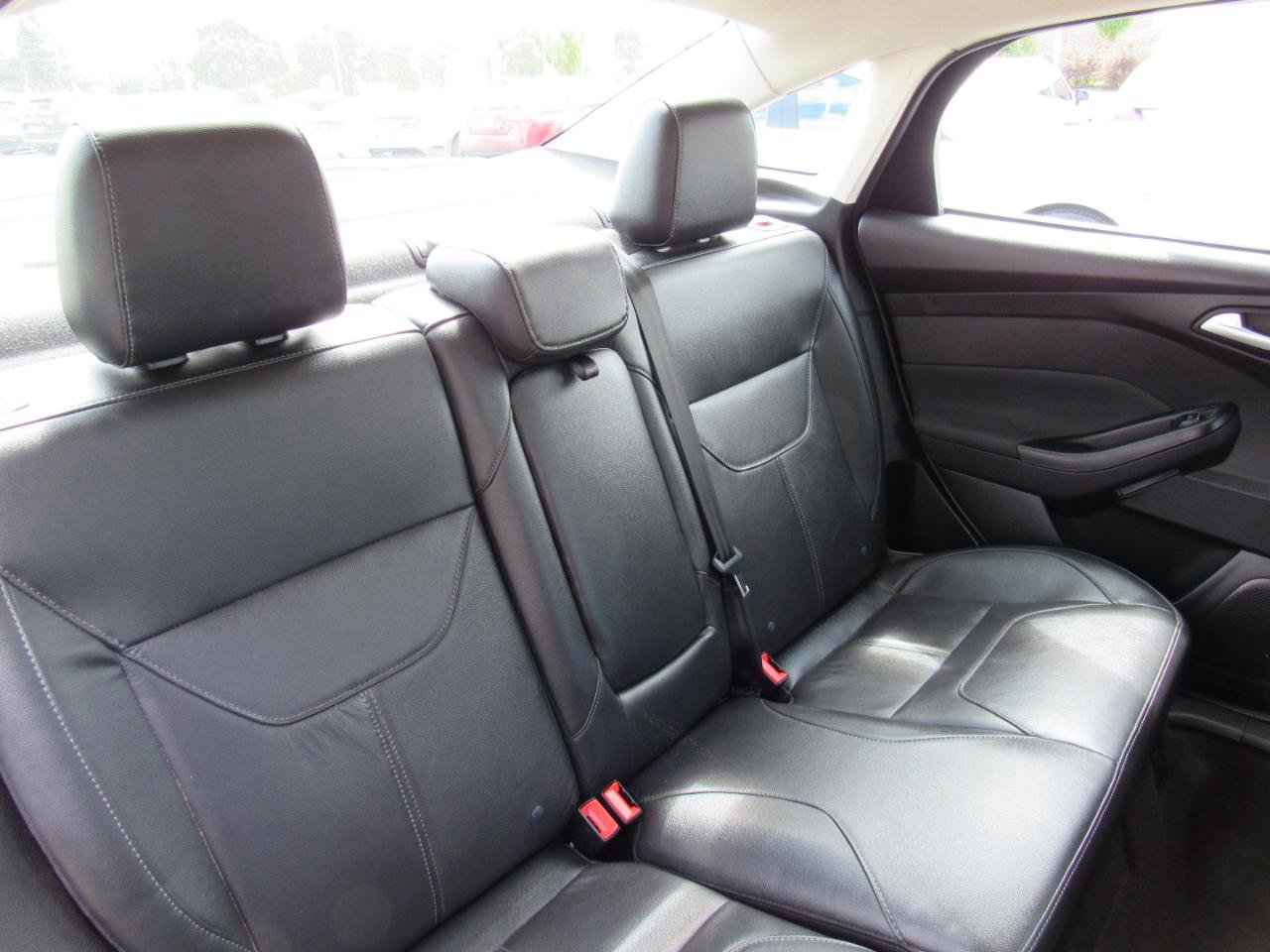 Used 2017 Ford Focus Titanium FWD image 38