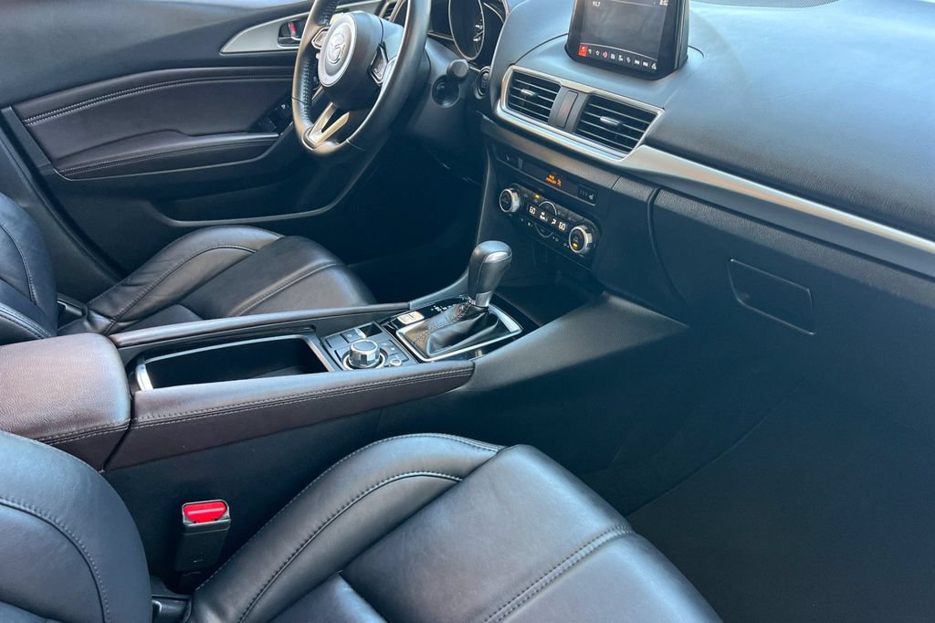 Used 2018 MAZDA MAZDA3 Touring FWD image 17