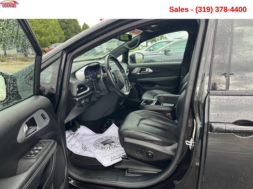 Used 2020 Chrysler Pacifica Touring-L w/ Advanced Safetytec Group FWD image 16