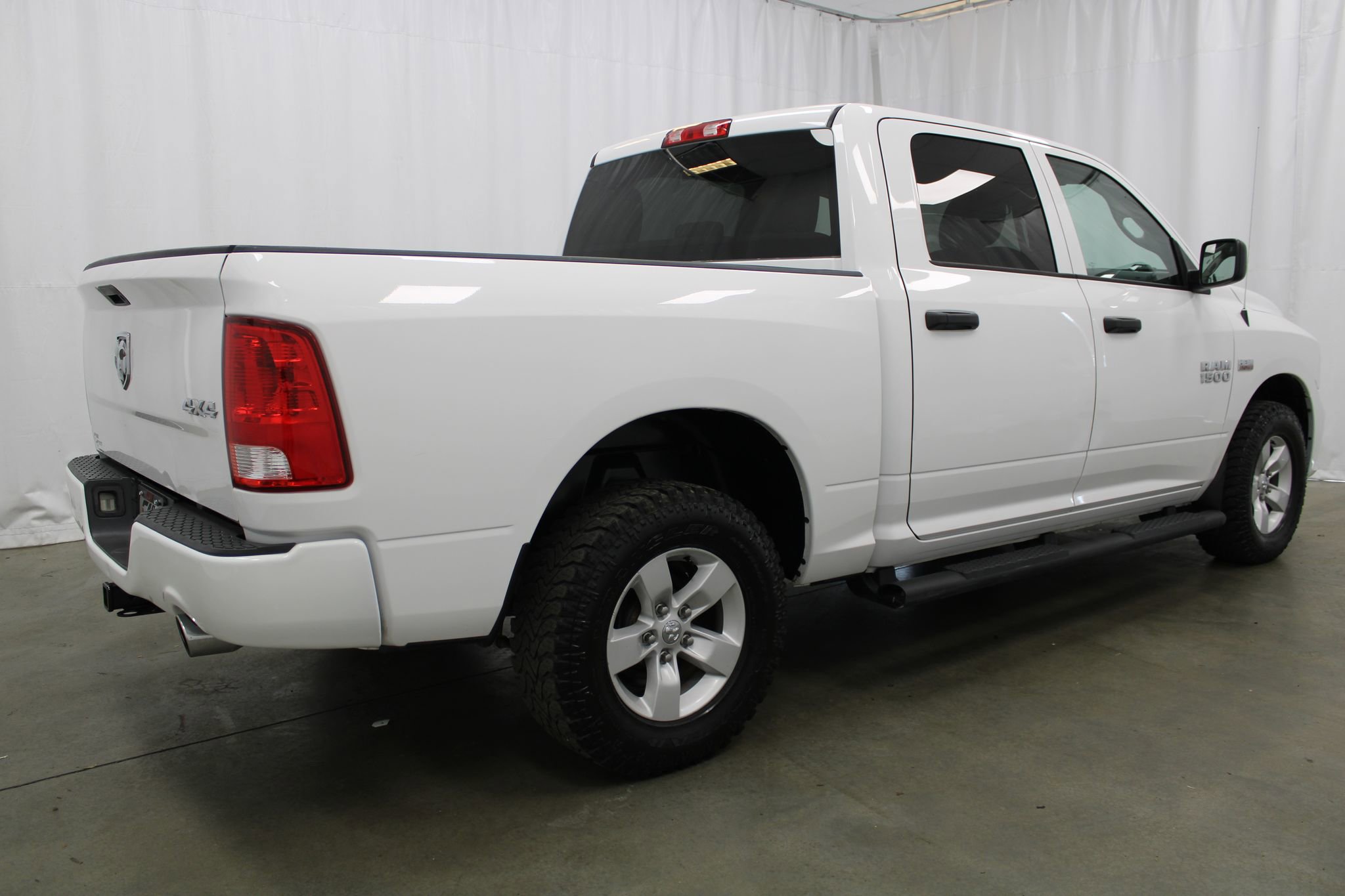 Used 2017 RAM 1500 Express AWD/4WD image 6