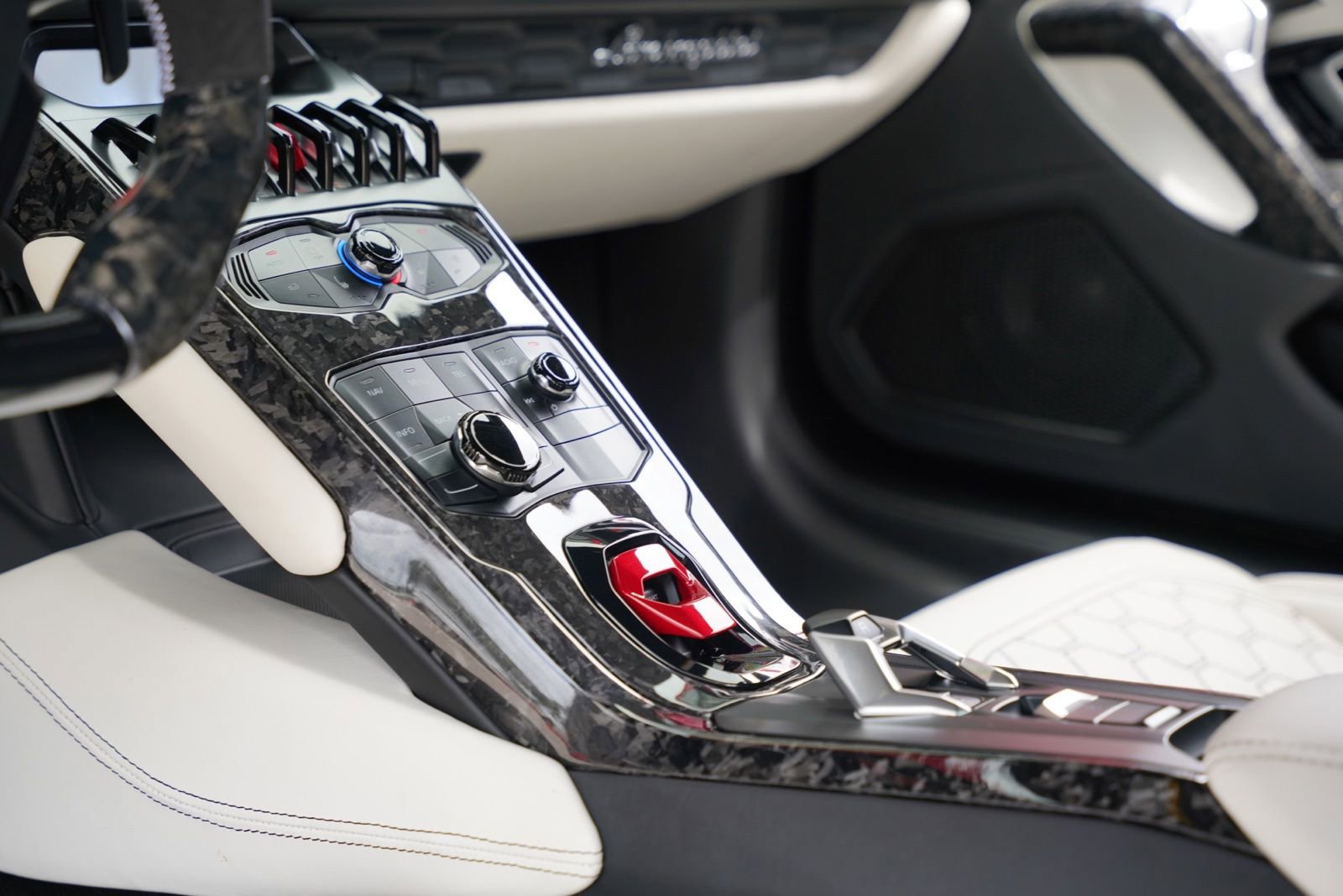 Used 2015 Lamborghini Huracan LP 610-4 AWD/4WD image 34