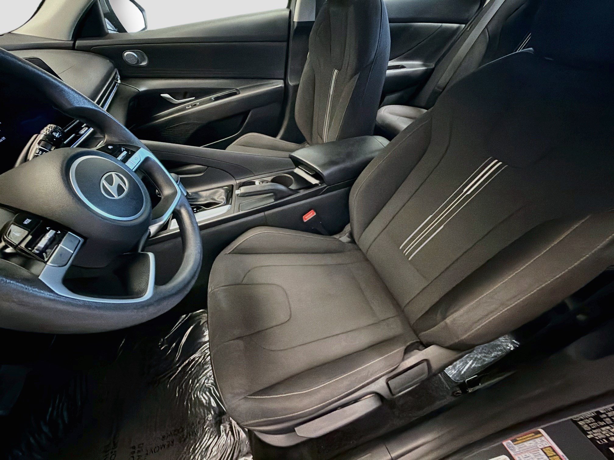Used 2024 Hyundai Elantra SEL FWD image 11