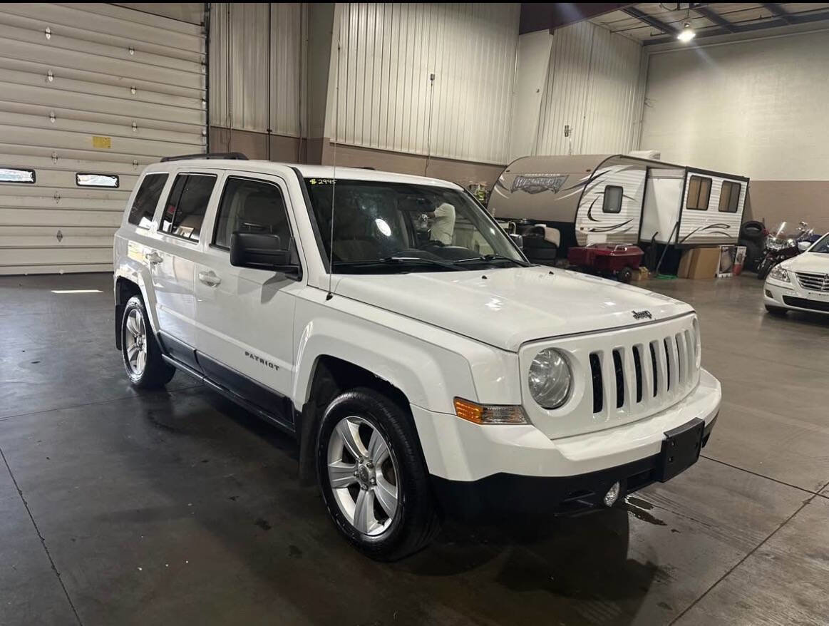 Used 2014 Jeep Patriot Latitude w/ Sun/Sound Group image 3