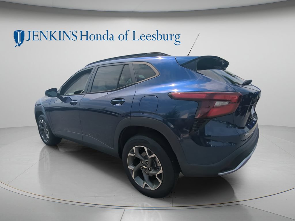 Used 2024 Chevrolet Trax LT w/ LT Convenience Package FWD image 6