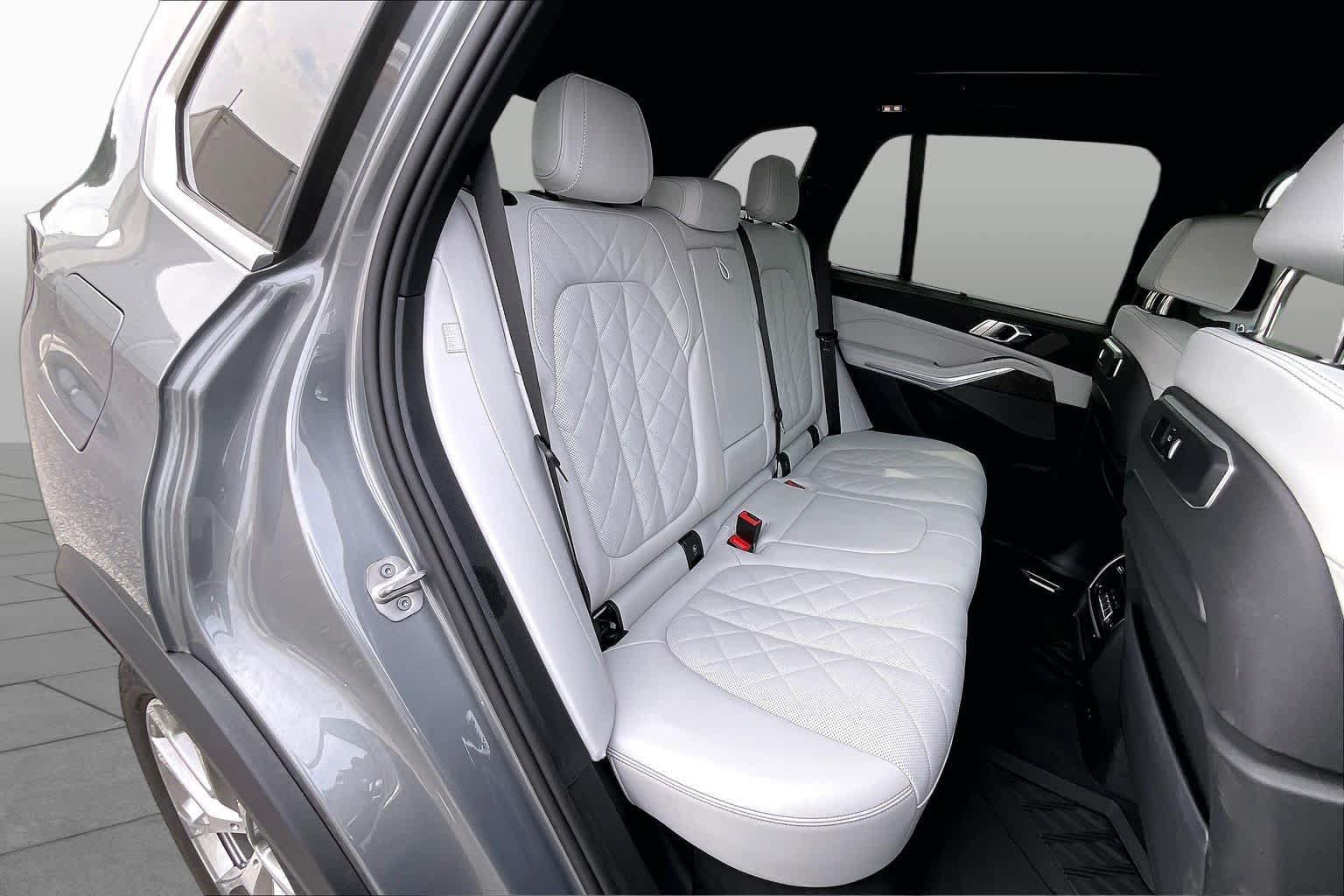 Used 2026 BMW X5 xDrive40i w/ Executive Package AWD/4WD image 19