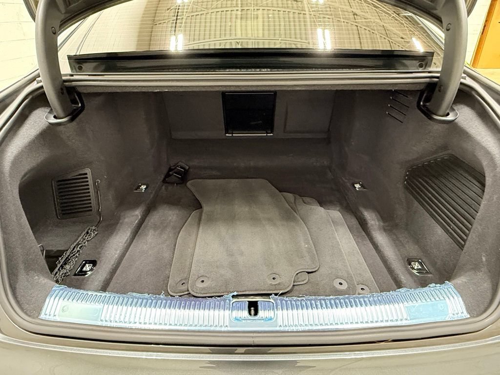 Used 2023 Audi S8 AWD/4WD image 48