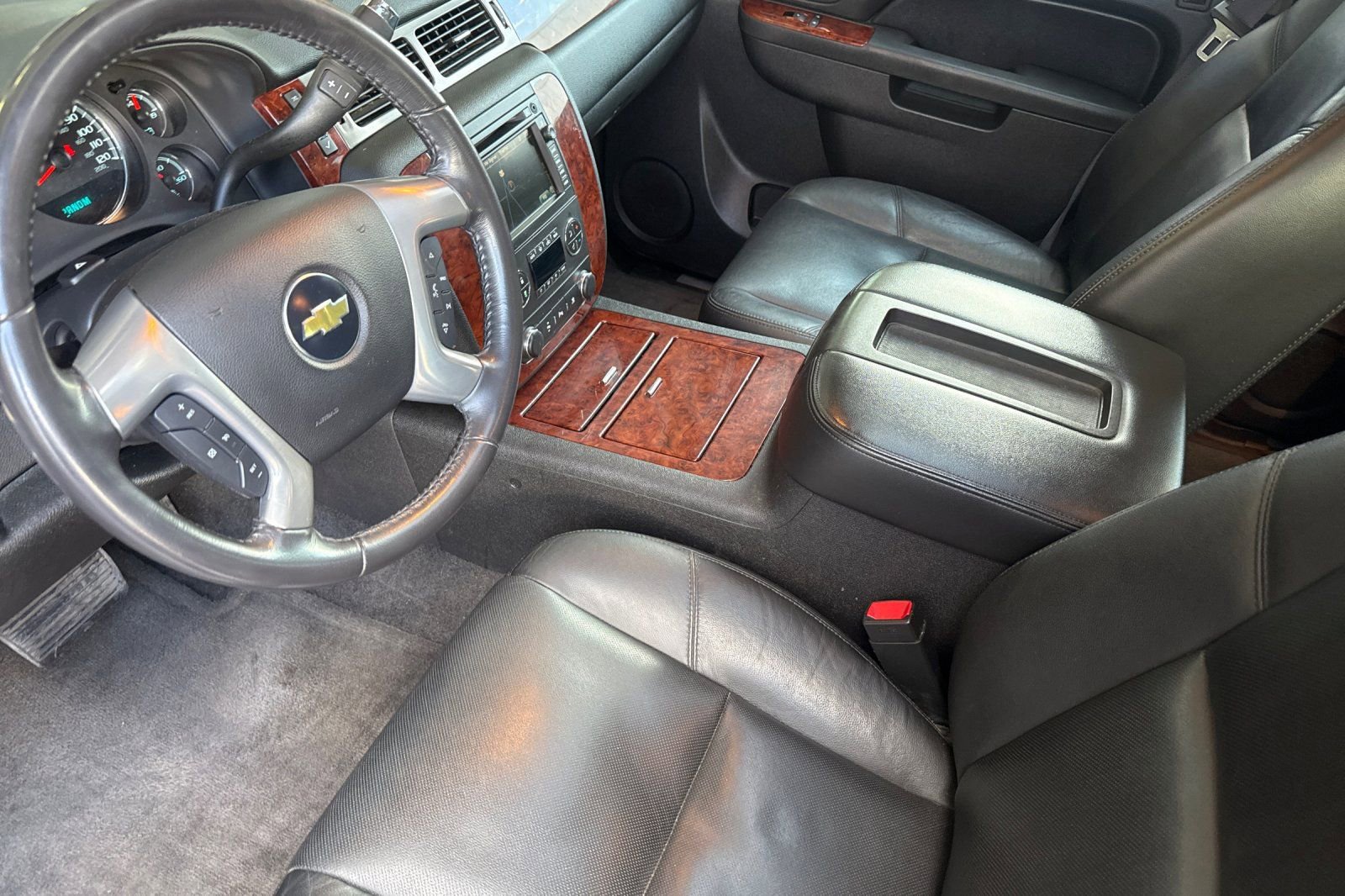 Used 2011 Chevrolet Tahoe LTZ AWD/4WD image 9