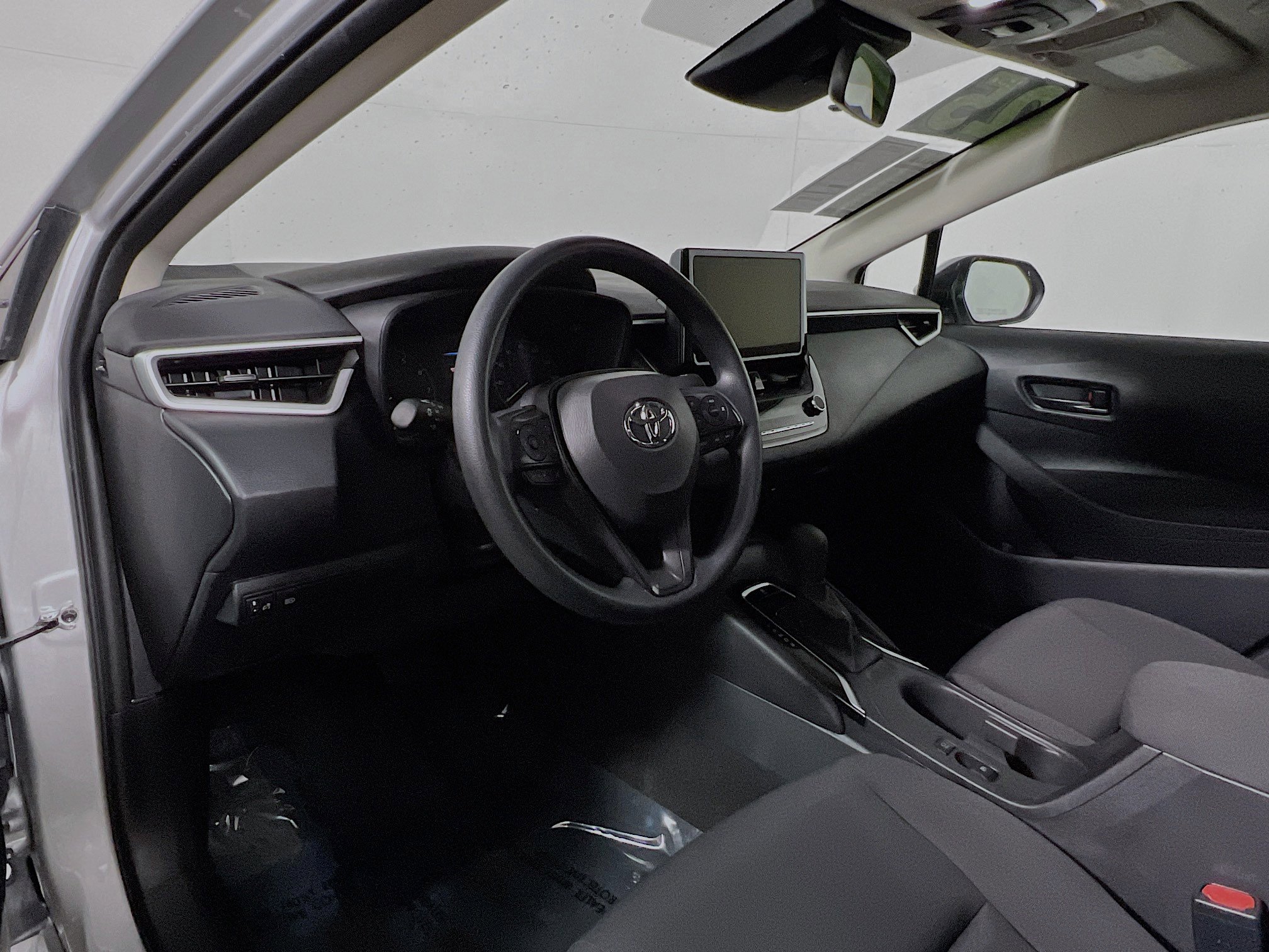 Used 2025 Toyota Corolla LE FWD image 30
