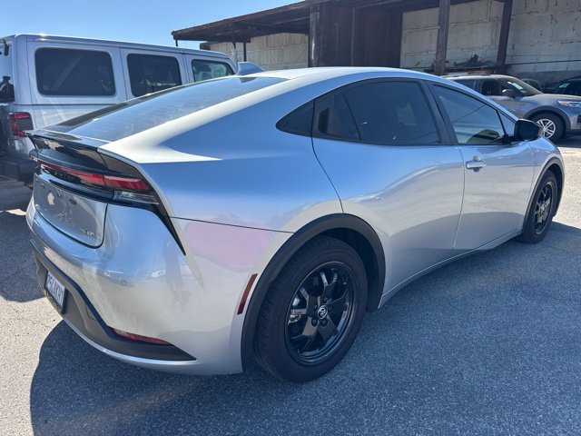 Used 2024 Toyota Prius LE FWD image 5