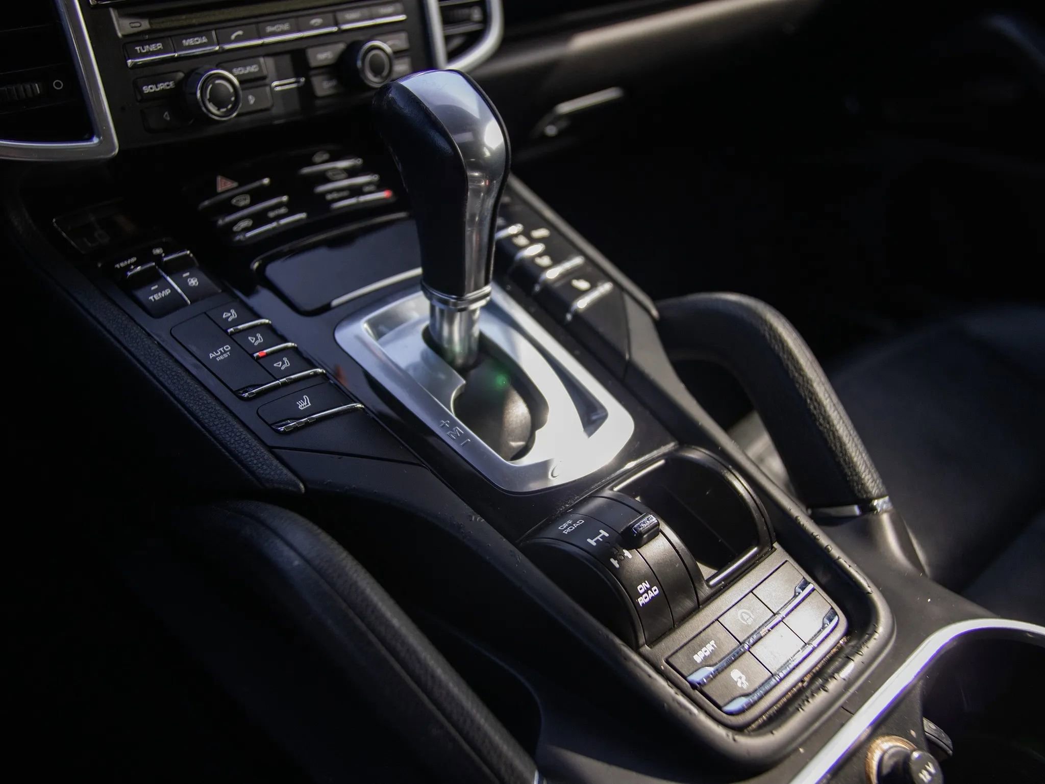 Used 2014 Porsche Cayenne AWD/4WD image 30