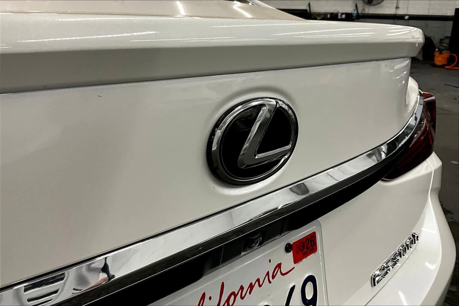 Used 2025 Lexus ES 300h w/ Premium Package FWD image 31