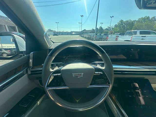 Used 2025 Cadillac Escalade ESV Premium Luxury Platinum AWD/4WD image 17