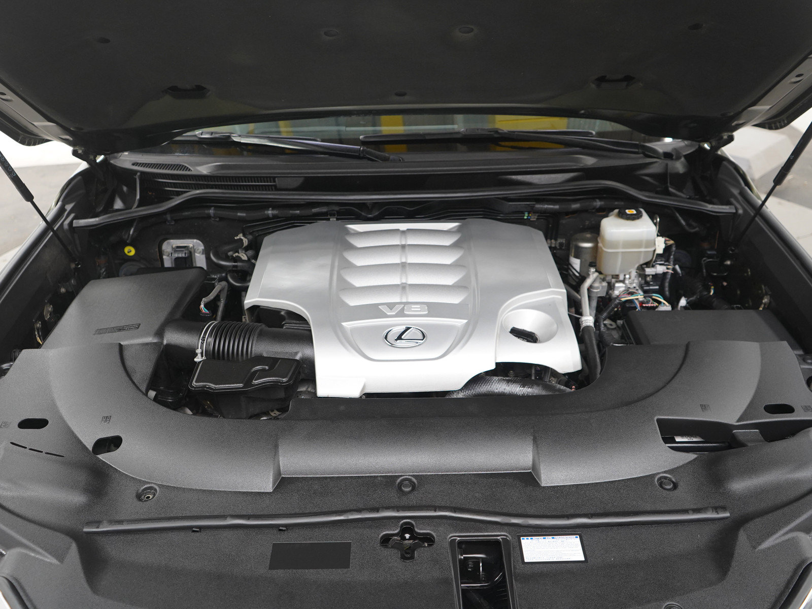 Used 2021 Lexus LX 570 4WD w/ Luxury Package image 34