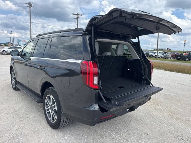 Used 2025 Ford Expedition Active AWD/4WD image 4