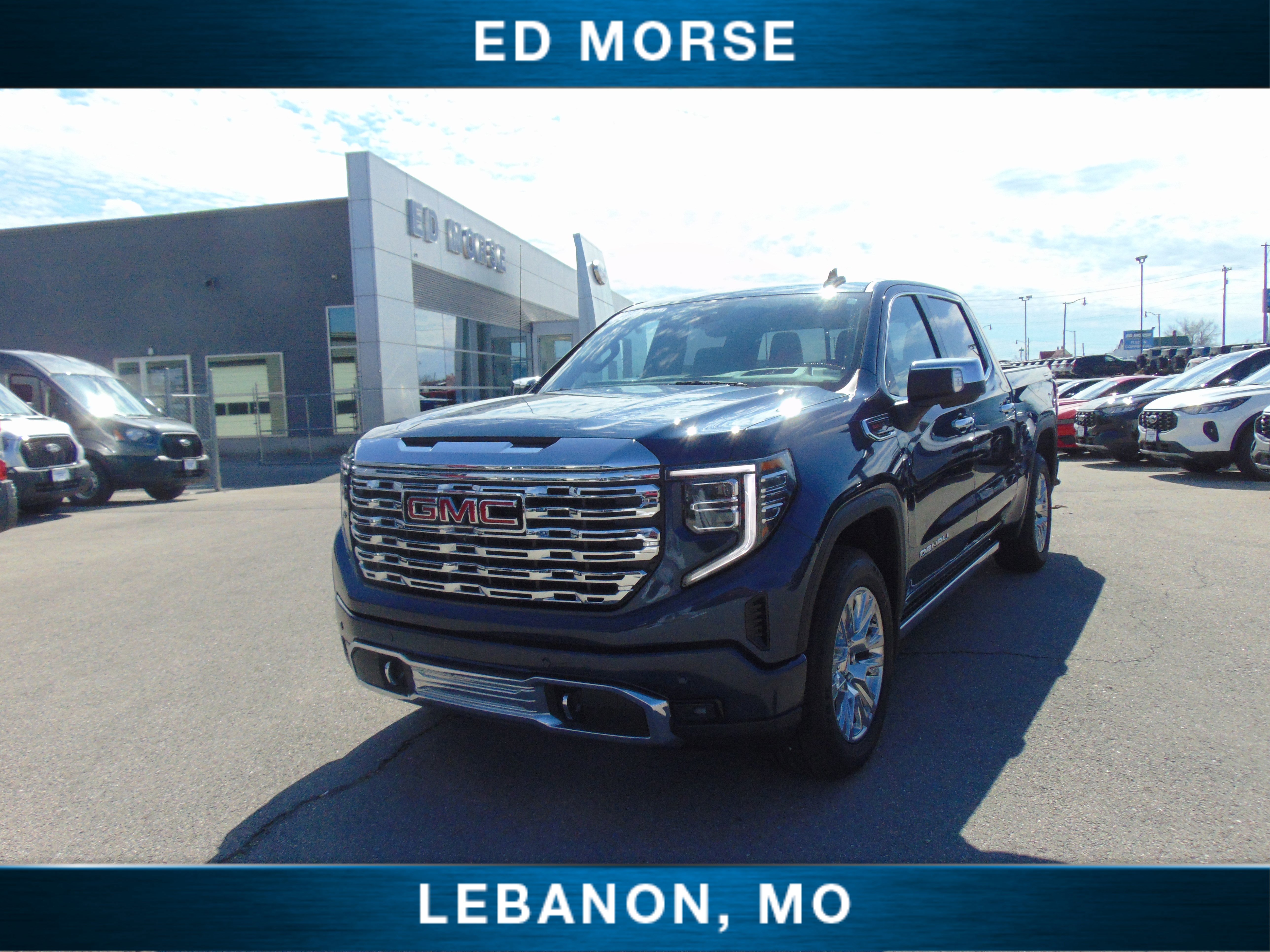 Used 2023 GMC Sierra 1500 Denali w/ Technology Package AWD/4WD image 1