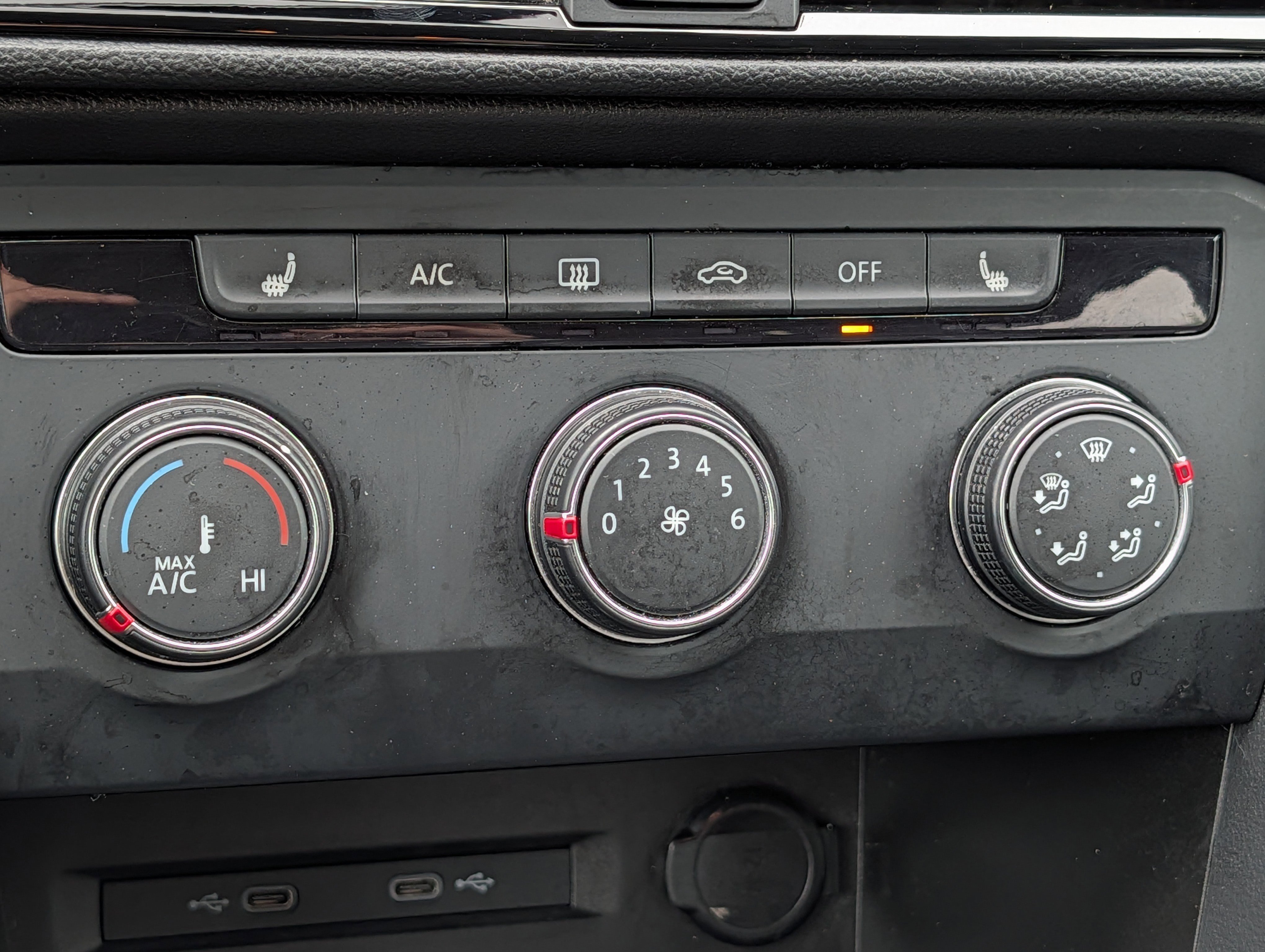 Certified 2022 Volkswagen Taos SE AWD/4WD image 23