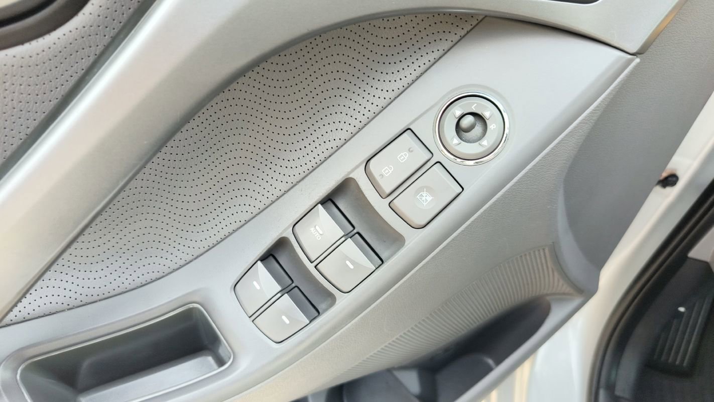 Used 2013 Hyundai Elantra Limited image 12