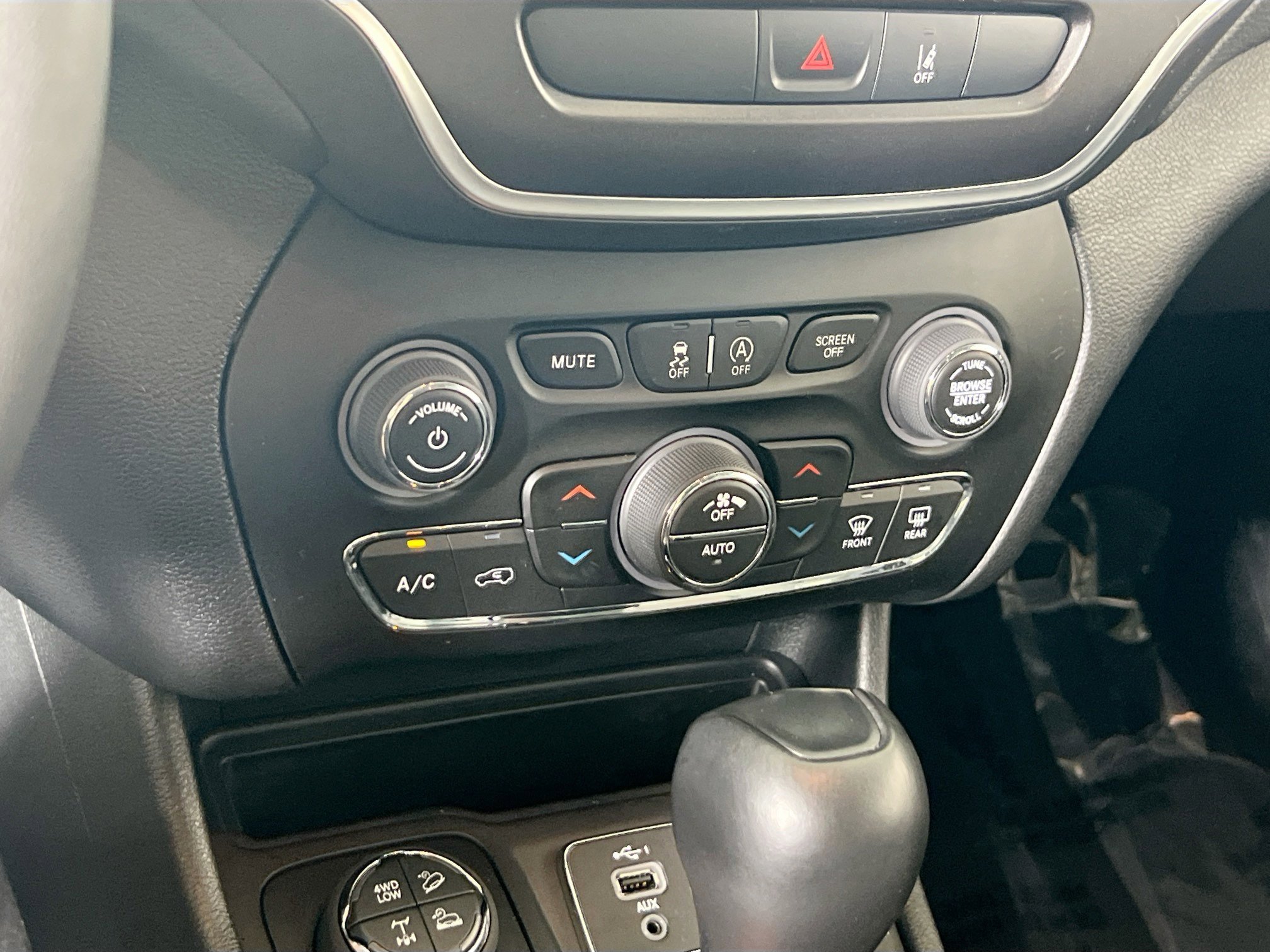 Used 2022 Jeep Cherokee Trailhawk w/ Sound & Nav Group AWD/4WD image 16