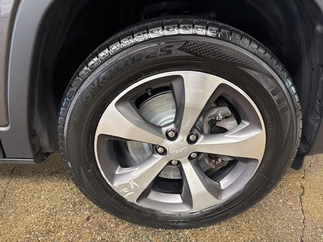 Used 2020 Jeep Cherokee Limited image 9
