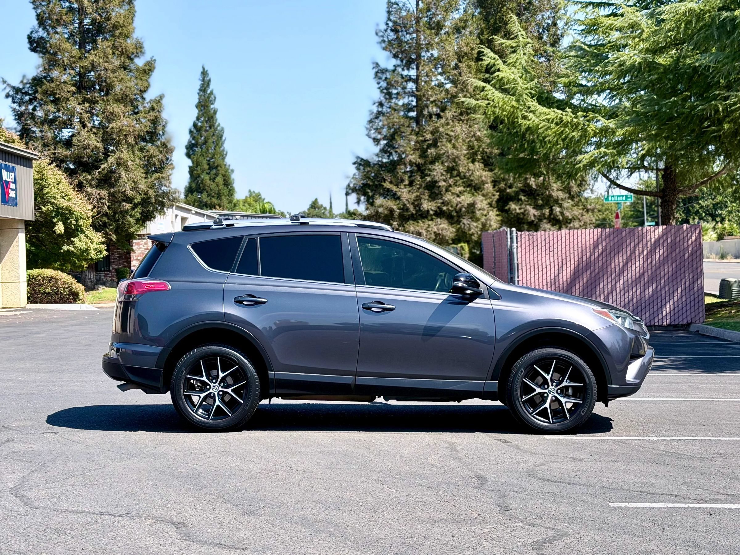 Used 2018 Toyota RAV4 SE w/ Power Extra Value Package AWD/4WD image 2