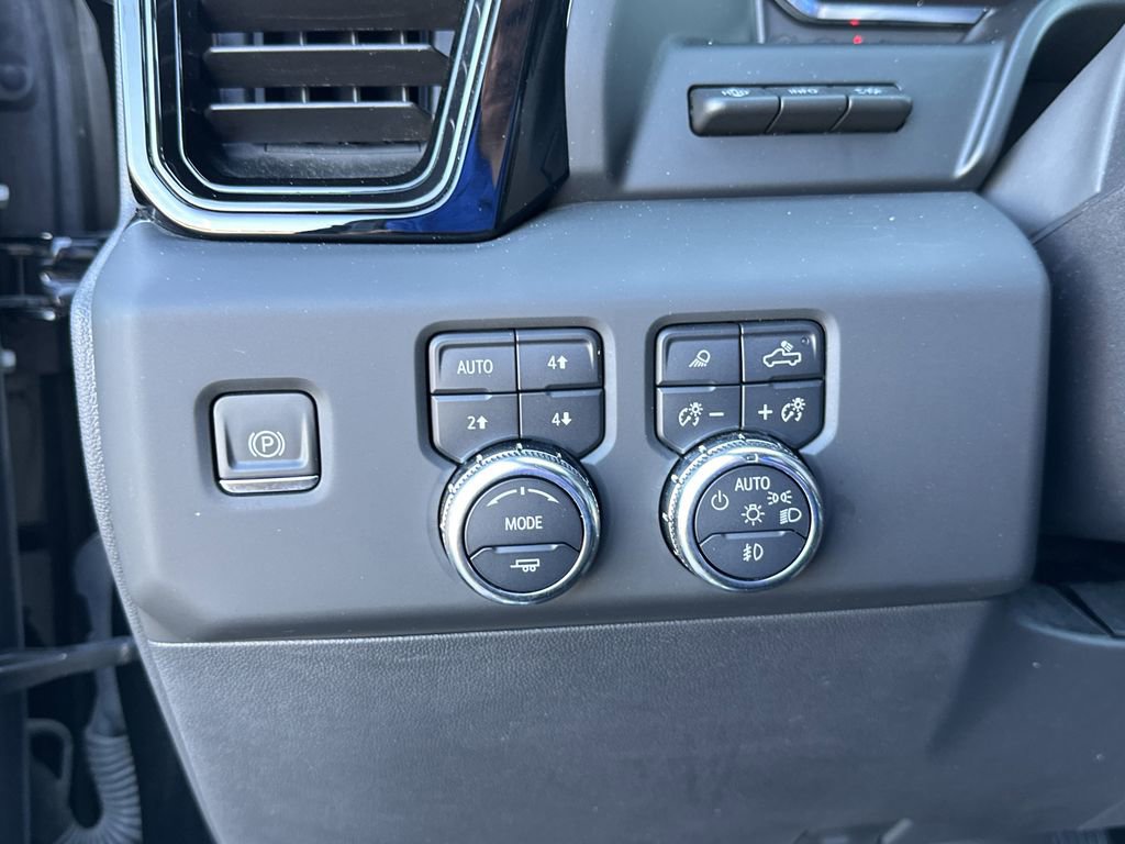 Used 2024 GMC Sierra 1500 AT4 w/ Technology Package AWD/4WD image 20