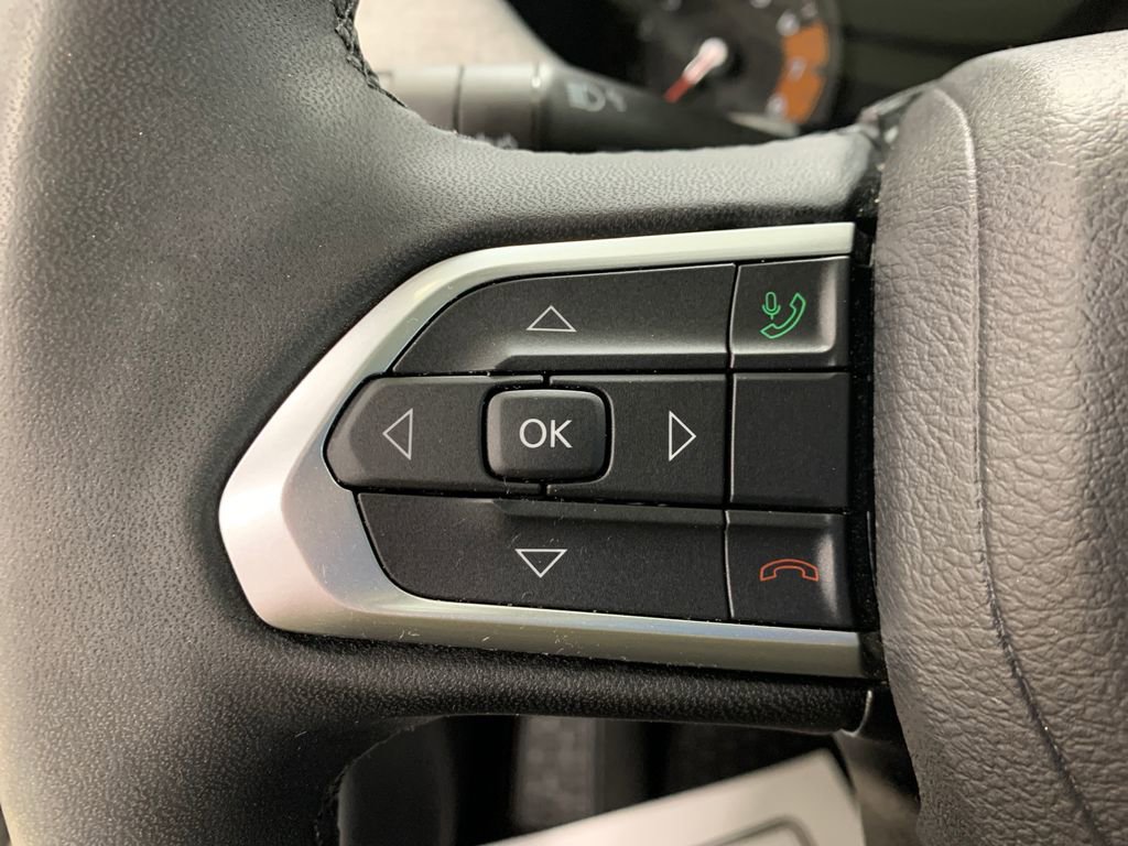 Used 2025 Jeep Compass Latitude w/ Sun & Sound Group image 21