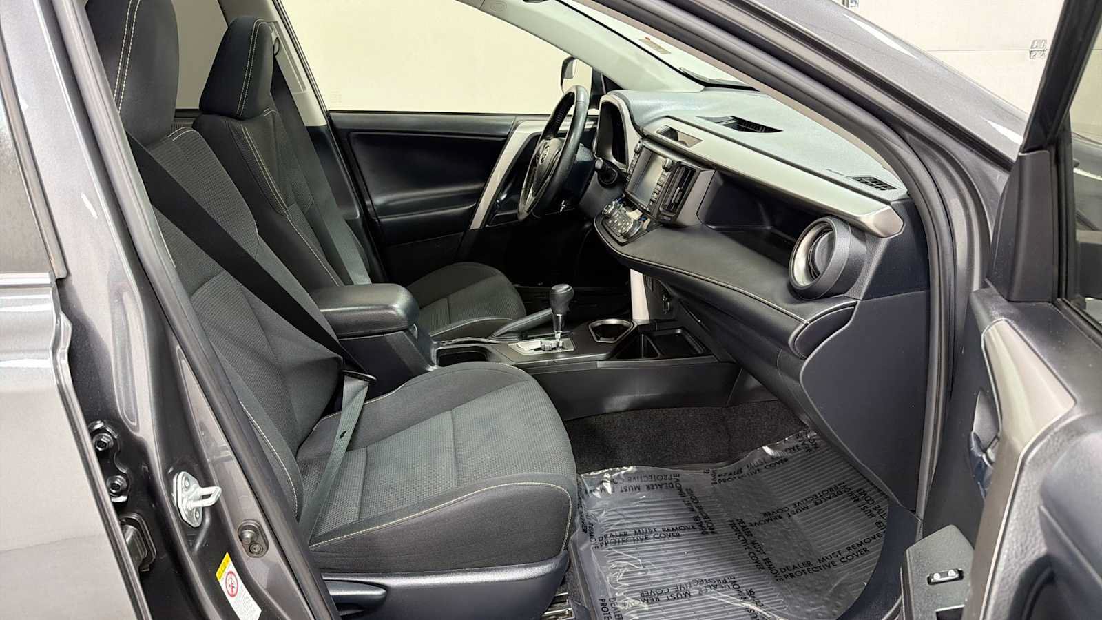 Certified 2018 Toyota RAV4 XLE w/ Carpet Mat Package AWD/4WD image 30