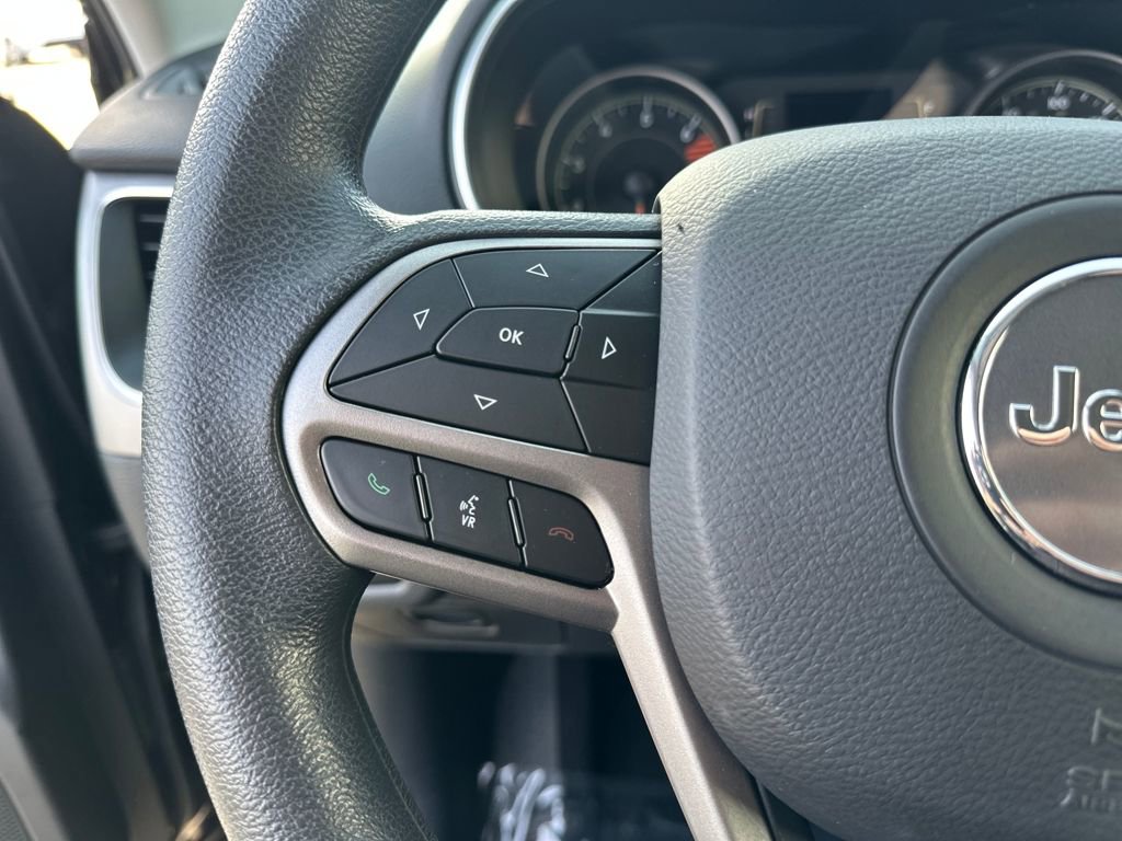 Used 2019 Jeep Cherokee Latitude w/ Popular Appearance Group image 19