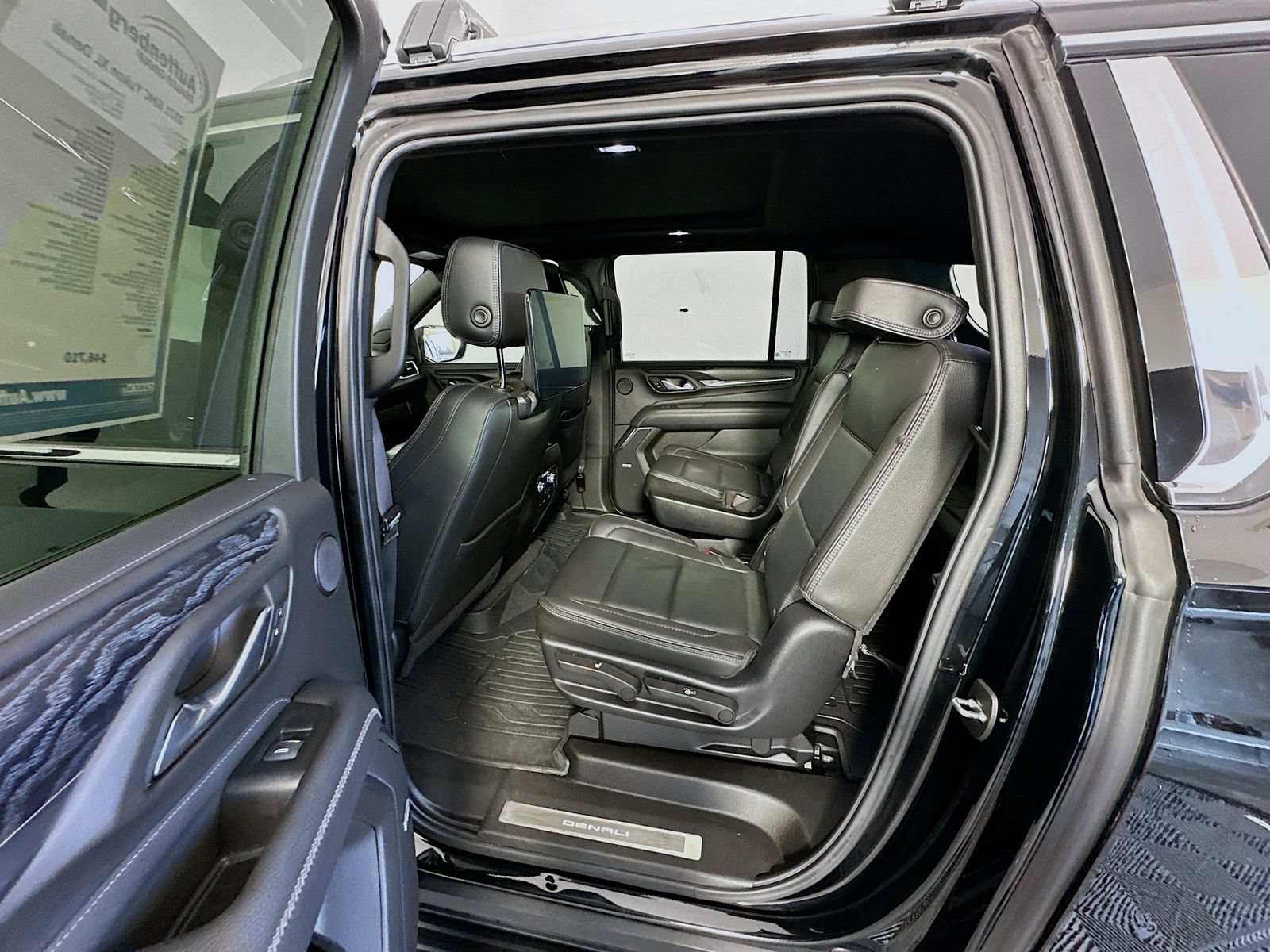 Used 2021 GMC Yukon XL Denali AWD/4WD image 26