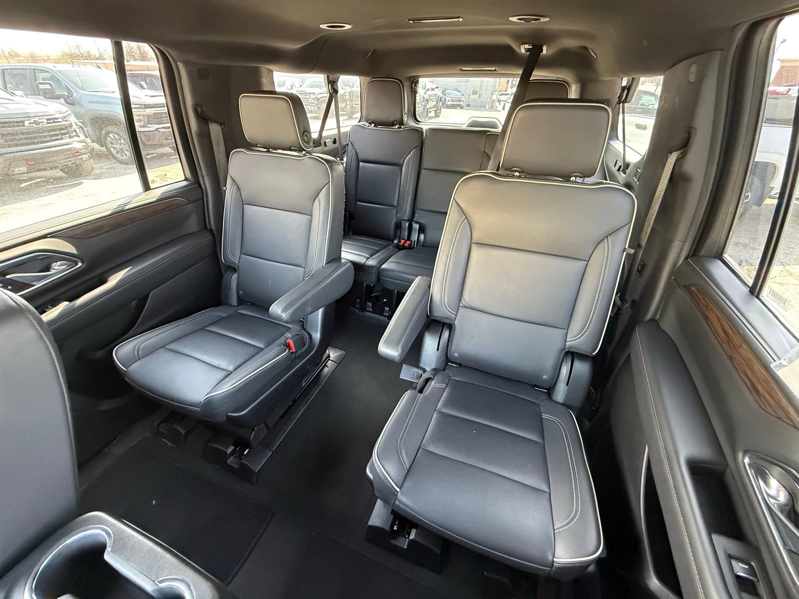 Used 2023 Chevrolet Suburban Premier image 23