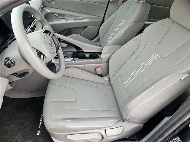 Used 2023 Hyundai Elantra Blue image 13