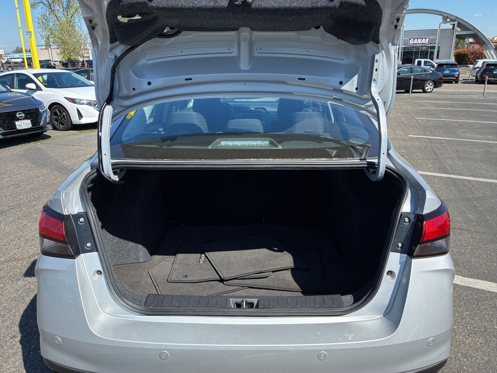 Used 2025 Nissan Versa SV image 29