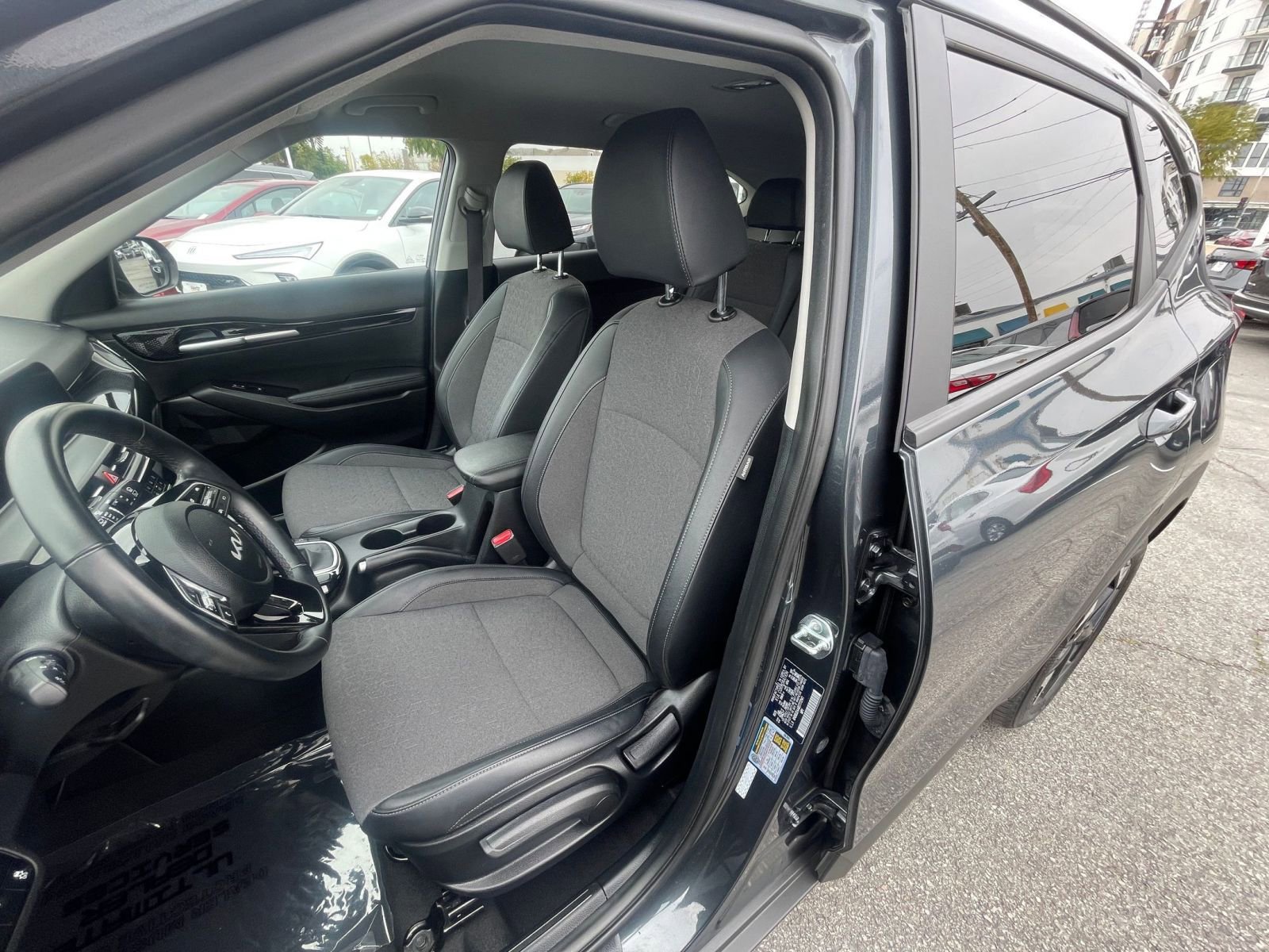 Used 2025 Kia Seltos S image 38