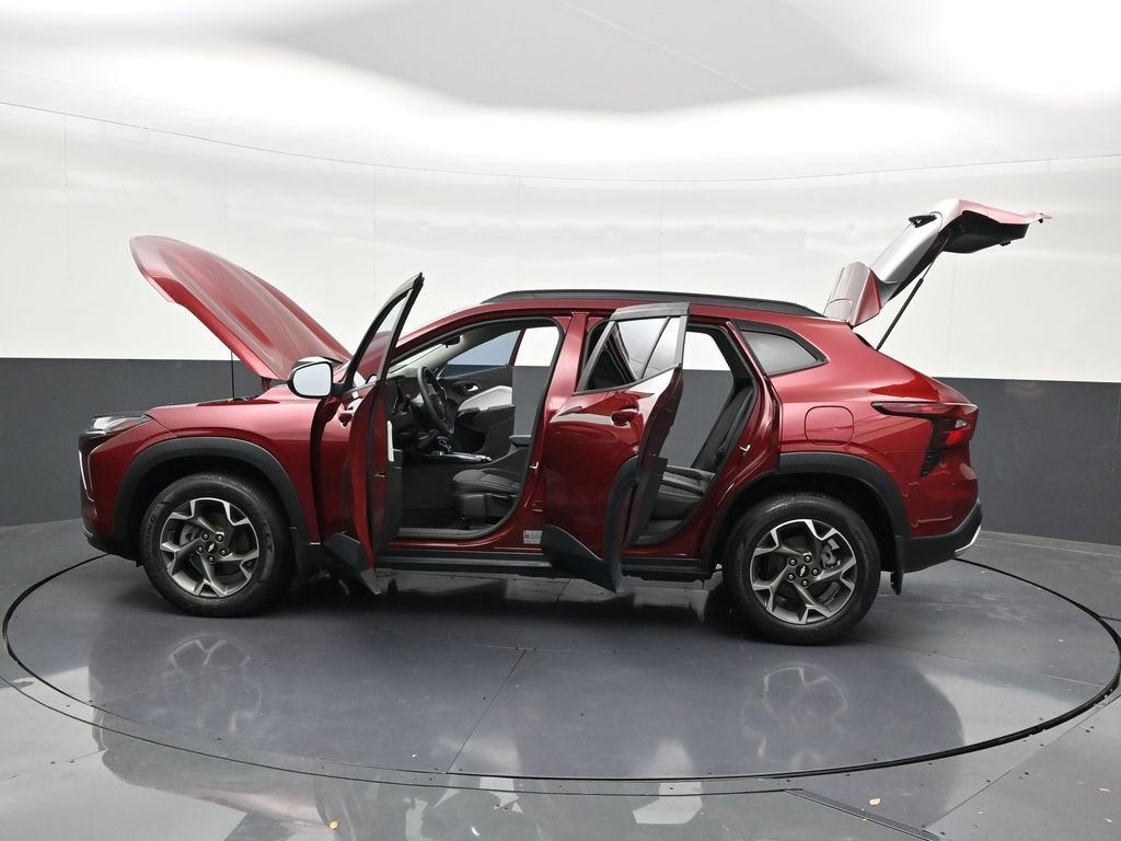 Used 2024 Chevrolet Trax LT FWD image 39