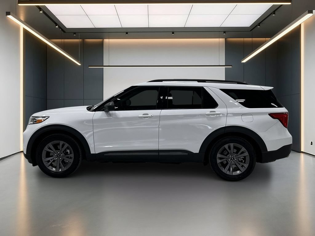 Used 2021 Ford Explorer XLT w/ Equipment Group 202A RWD image 2