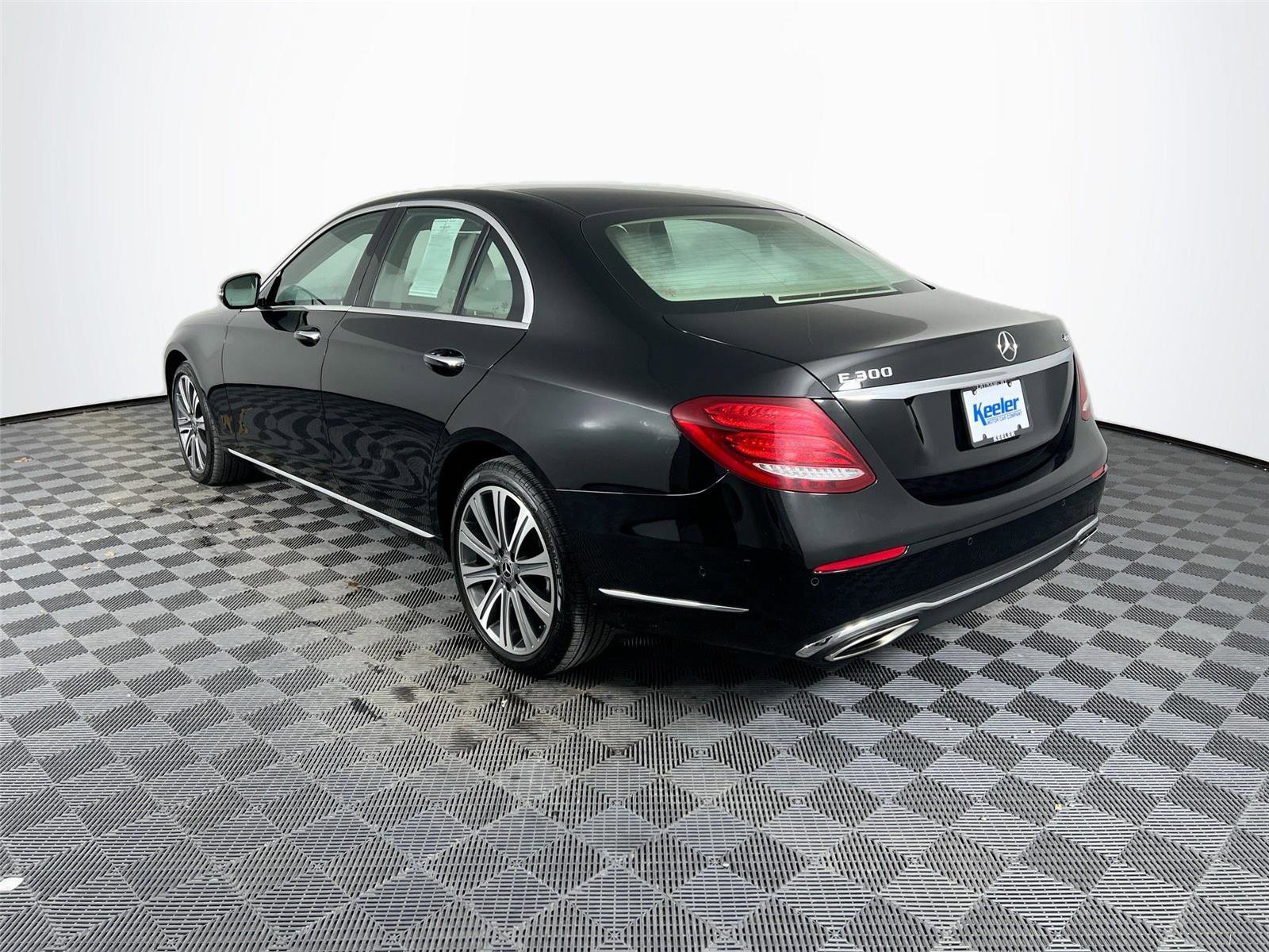 Certified 2019 Mercedes-Benz E 300 4MATIC image 4