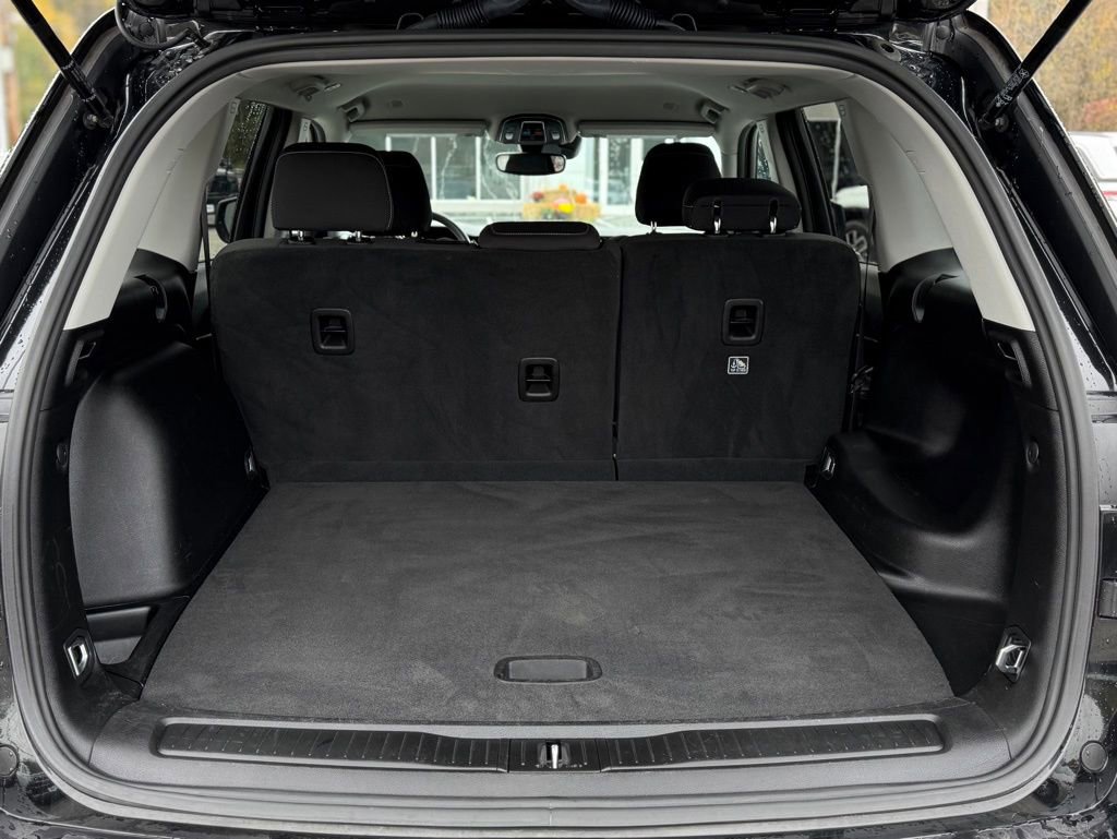 Used 2024 Jeep Grand Cherokee Laredo image 5