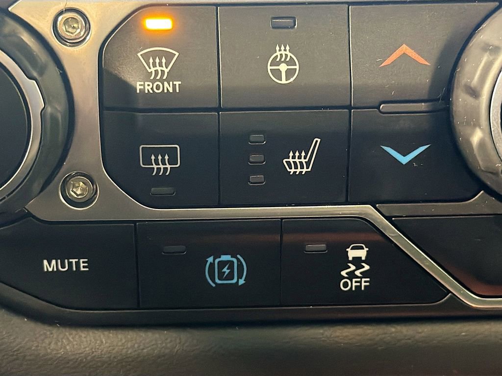 Used 2025 Jeep Wrangler Unlimited Sahara AWD/4WD image 18