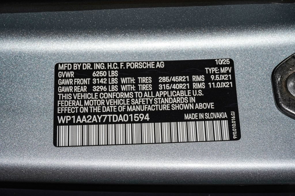Certified 2026 Porsche Cayenne AWD/4WD image 30